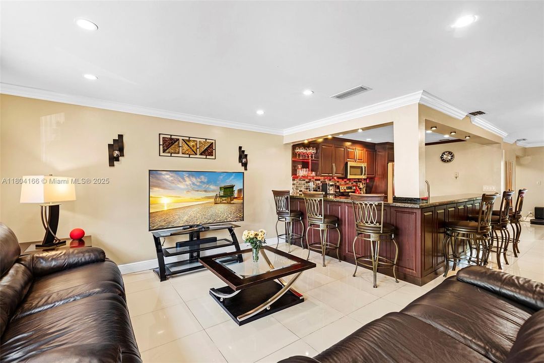 For Sale: $875,000 (3 beds, 3 baths, 1660 Square Feet)