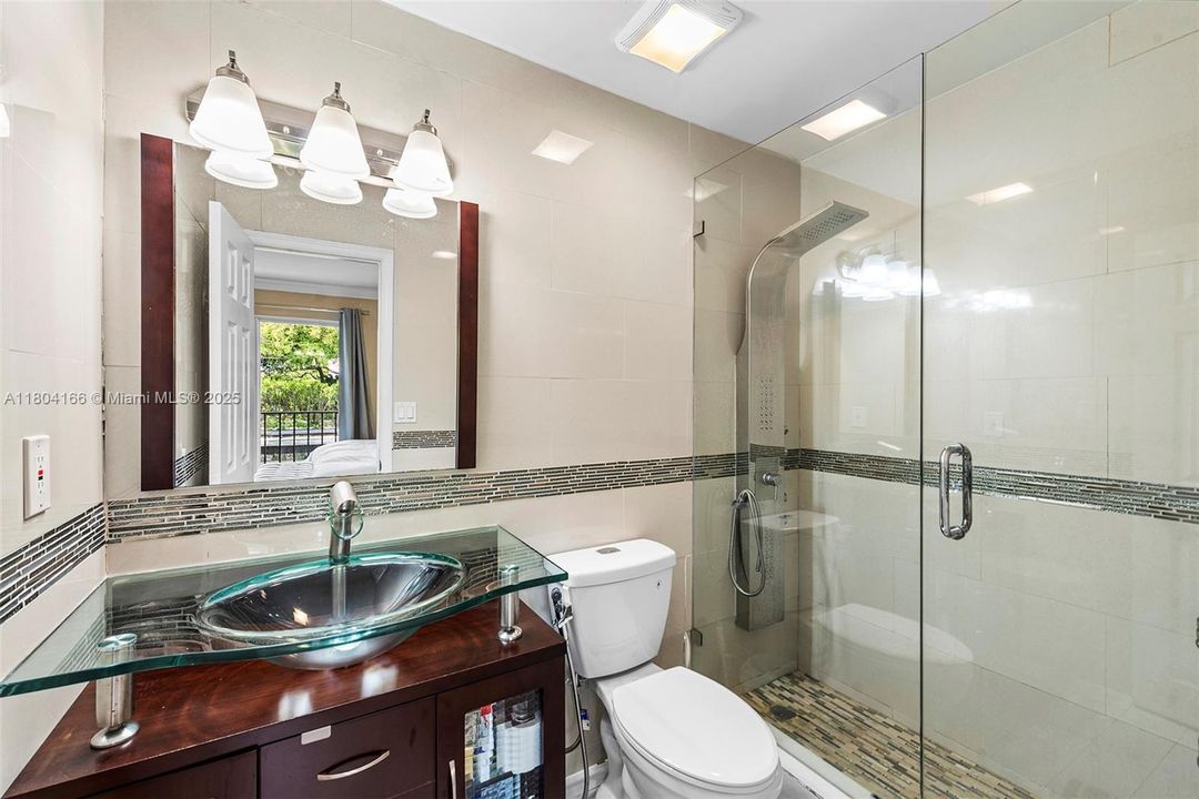 For Sale: $875,000 (3 beds, 3 baths, 1660 Square Feet)