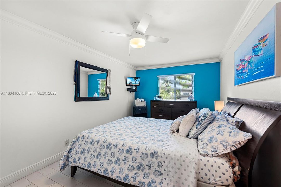 For Sale: $875,000 (3 beds, 3 baths, 1660 Square Feet)