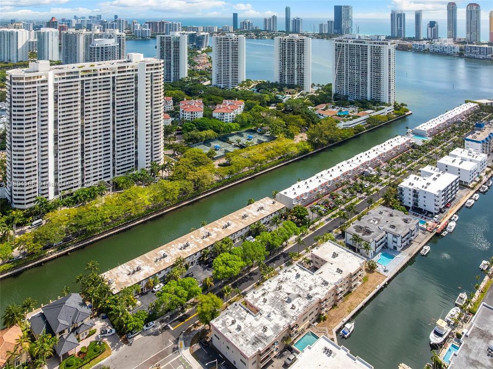 For Sale: $875,000 (3 beds, 3 baths, 1660 Square Feet)