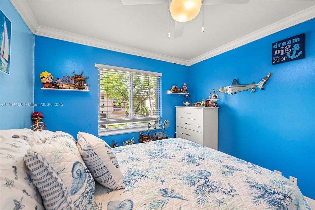 For Sale: $875,000 (3 beds, 3 baths, 1660 Square Feet)