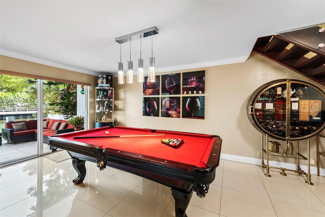 For Sale: $875,000 (3 beds, 3 baths, 1660 Square Feet)