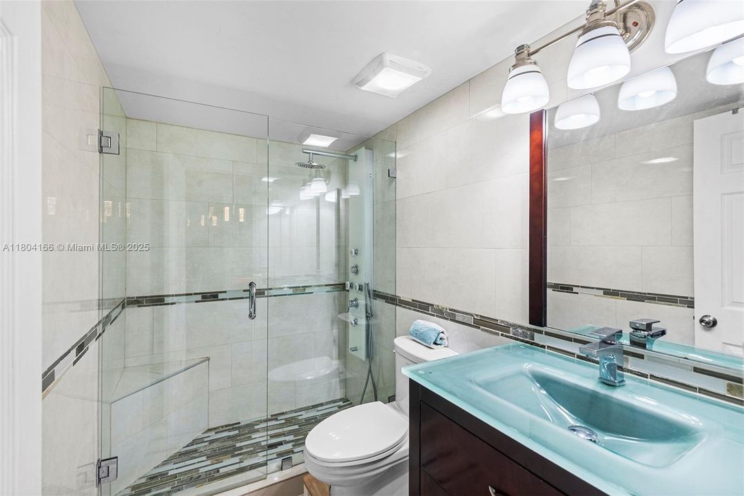 For Sale: $875,000 (3 beds, 3 baths, 1660 Square Feet)