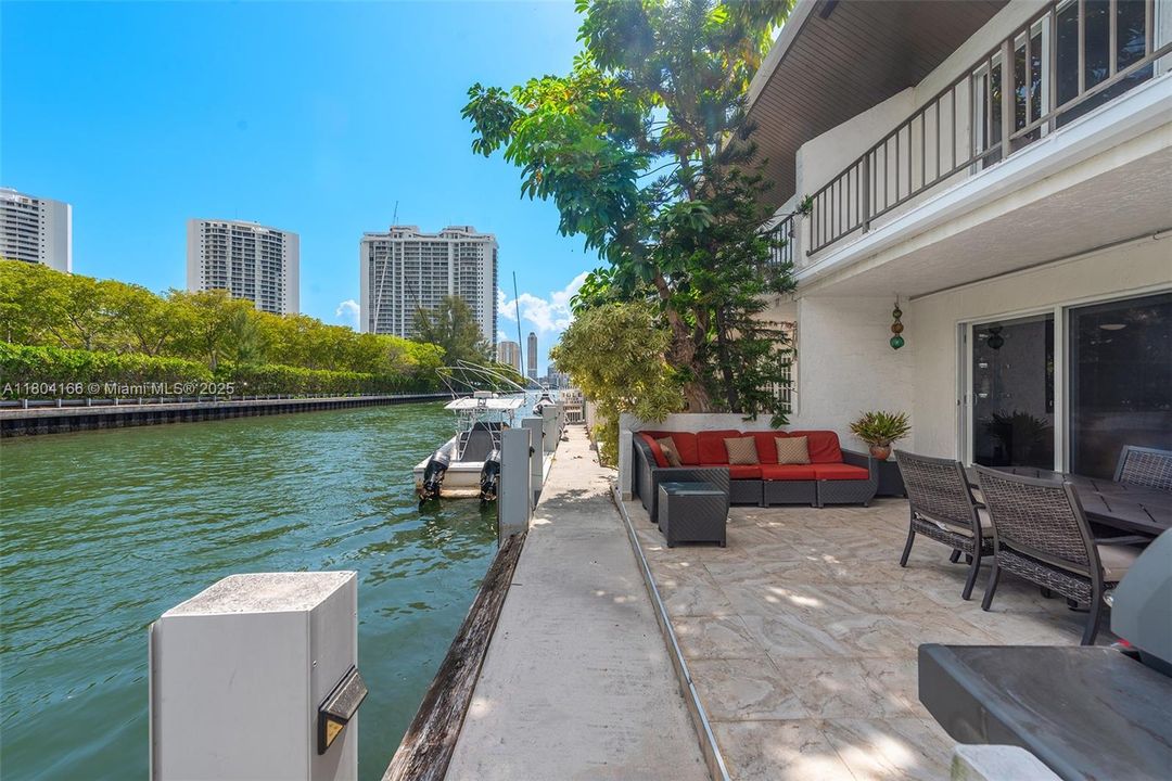 For Sale: $875,000 (3 beds, 3 baths, 1660 Square Feet)