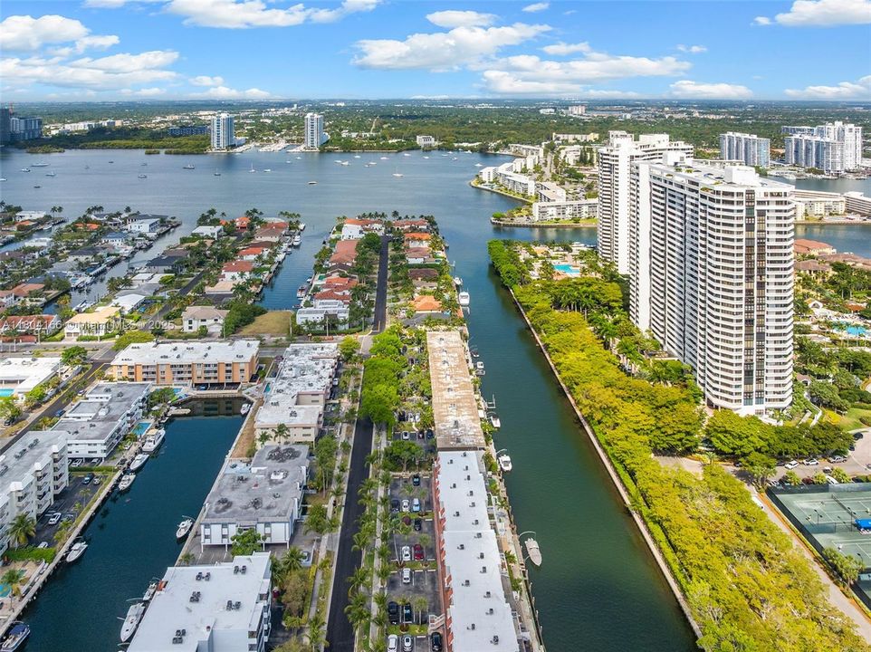 For Sale: $875,000 (3 beds, 3 baths, 1660 Square Feet)