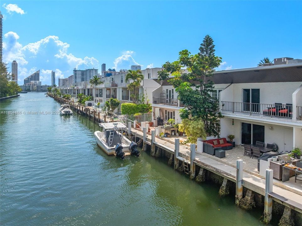 For Sale: $875,000 (3 beds, 3 baths, 1660 Square Feet)