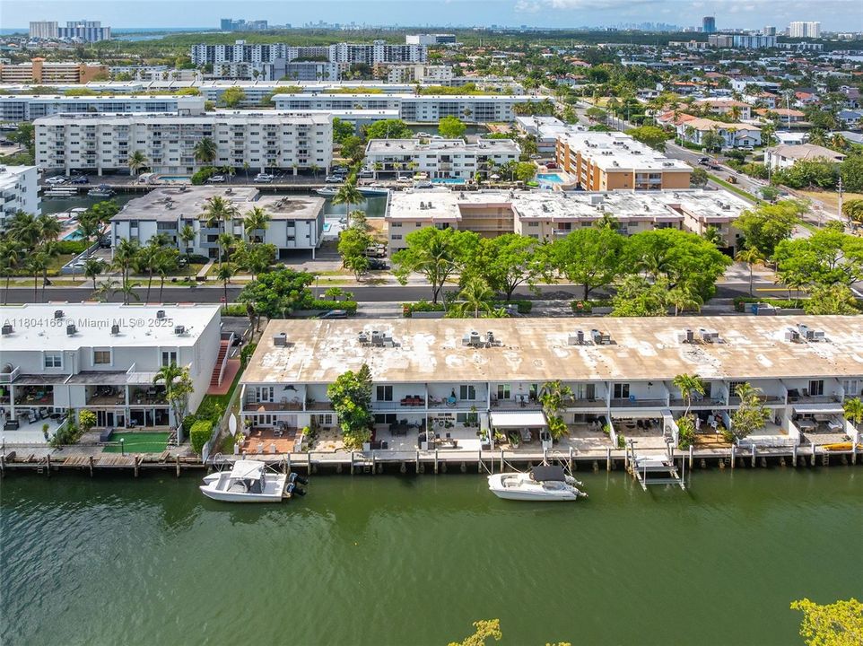 For Sale: $875,000 (3 beds, 3 baths, 1660 Square Feet)