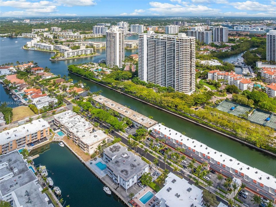 For Sale: $875,000 (3 beds, 3 baths, 1660 Square Feet)