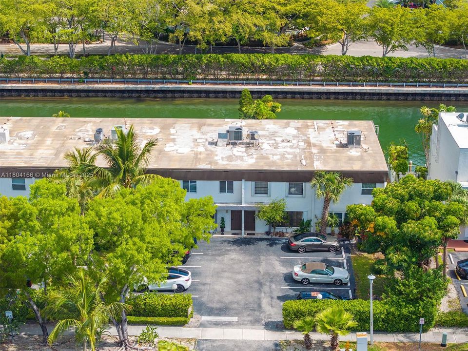 For Sale: $875,000 (3 beds, 3 baths, 1660 Square Feet)