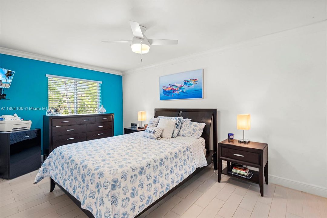 For Sale: $875,000 (3 beds, 3 baths, 1660 Square Feet)