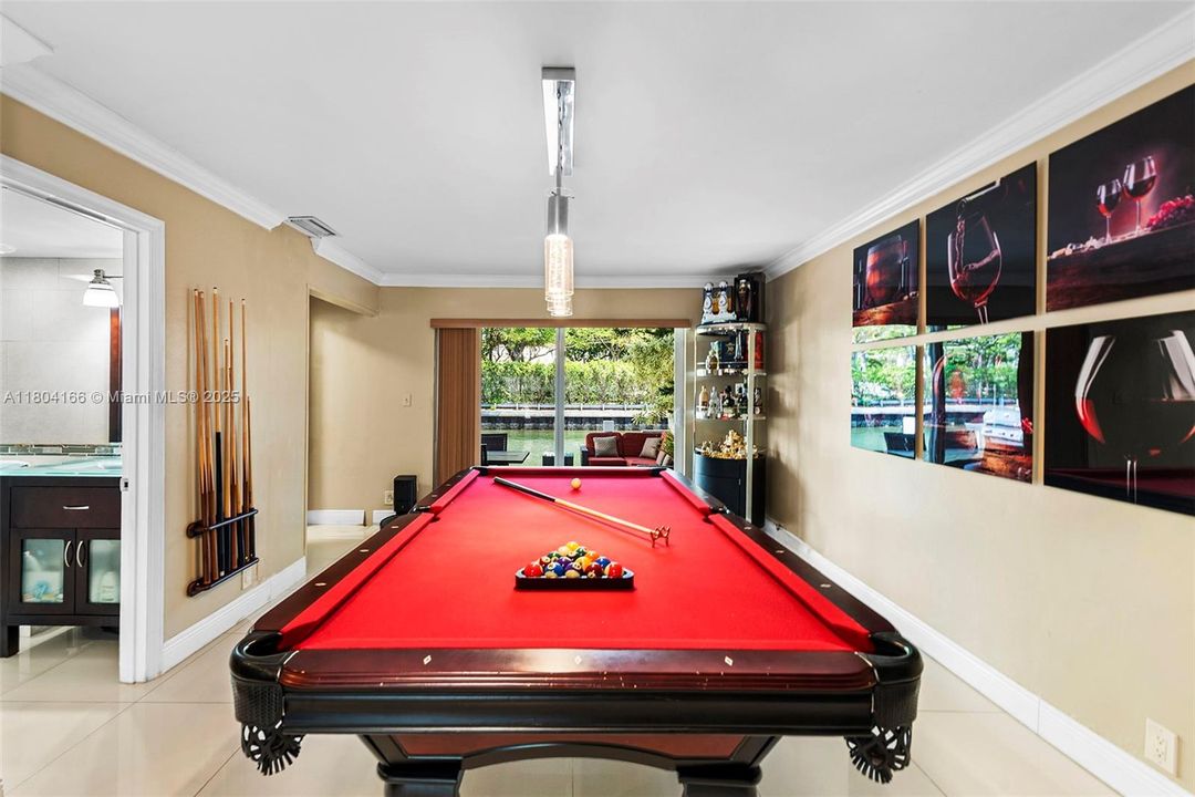 For Sale: $875,000 (3 beds, 3 baths, 1660 Square Feet)