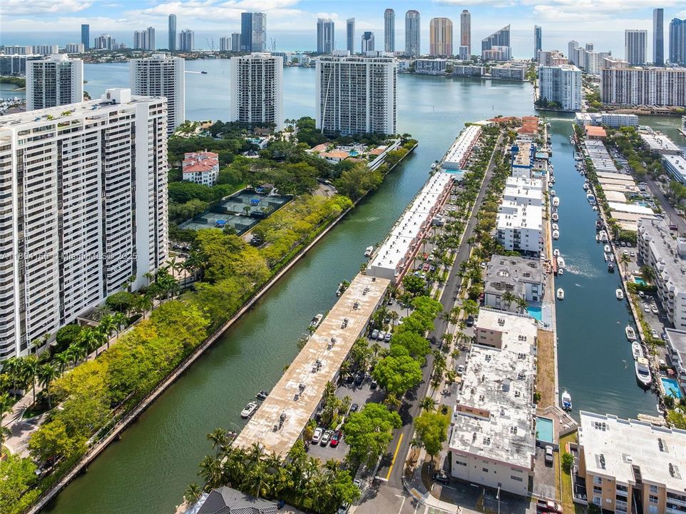 For Sale: $875,000 (3 beds, 3 baths, 1660 Square Feet)