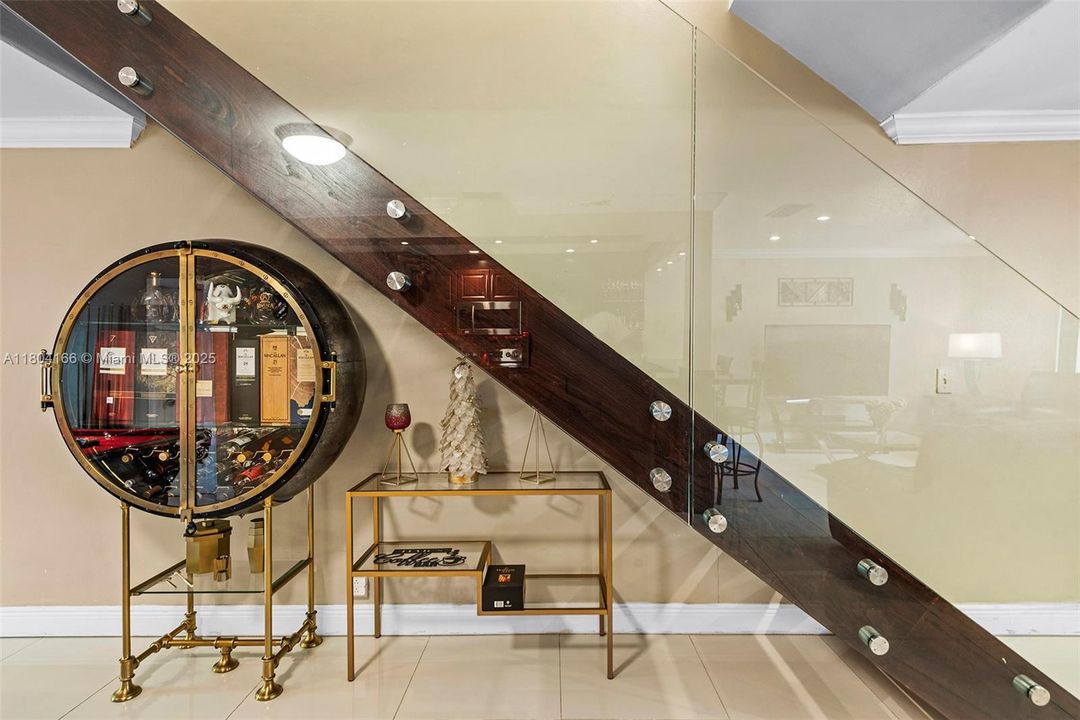 For Sale: $875,000 (3 beds, 3 baths, 1660 Square Feet)