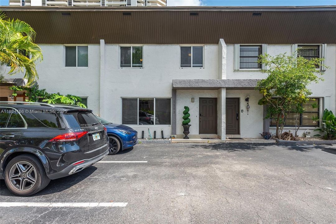 For Sale: $875,000 (3 beds, 3 baths, 1660 Square Feet)