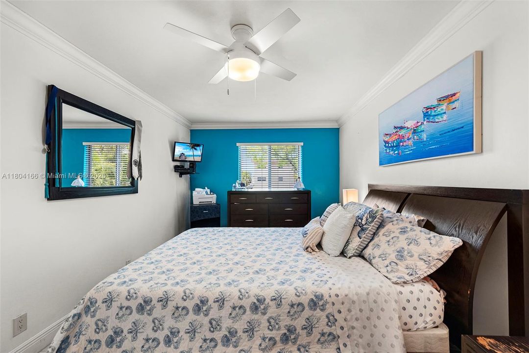 For Sale: $875,000 (3 beds, 3 baths, 1660 Square Feet)