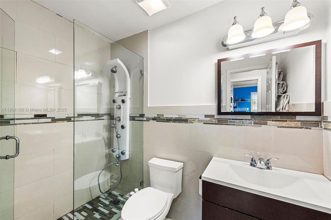 For Sale: $875,000 (3 beds, 3 baths, 1660 Square Feet)