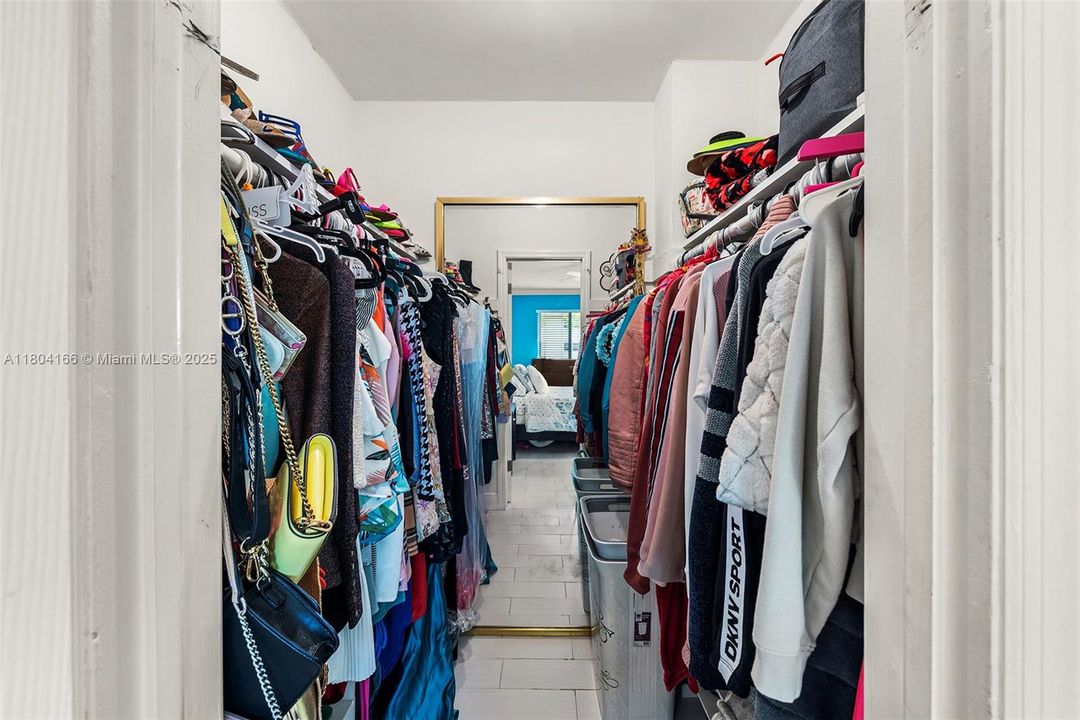 For Sale: $875,000 (3 beds, 3 baths, 1660 Square Feet)