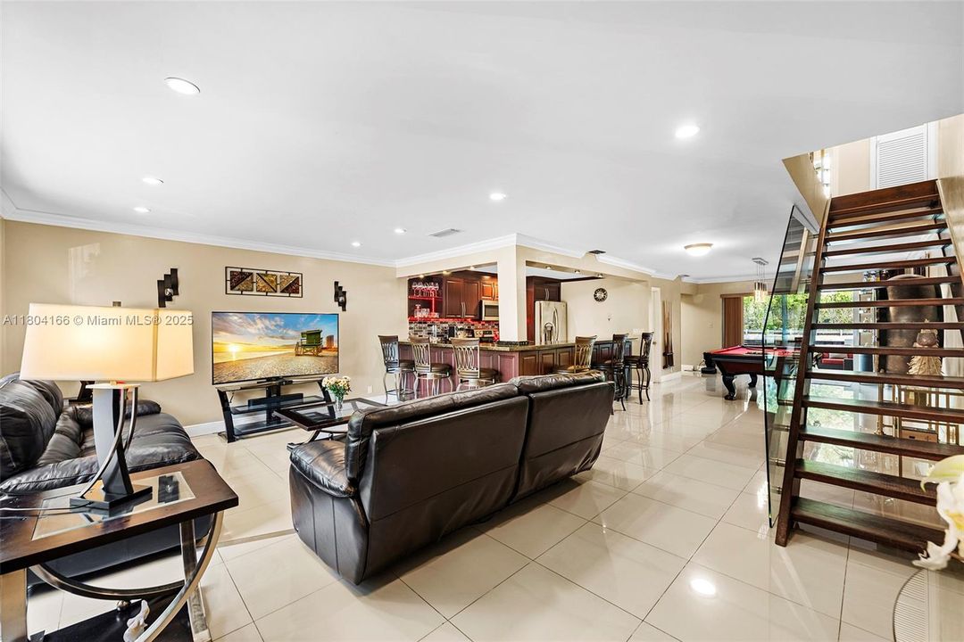 For Sale: $875,000 (3 beds, 3 baths, 1660 Square Feet)