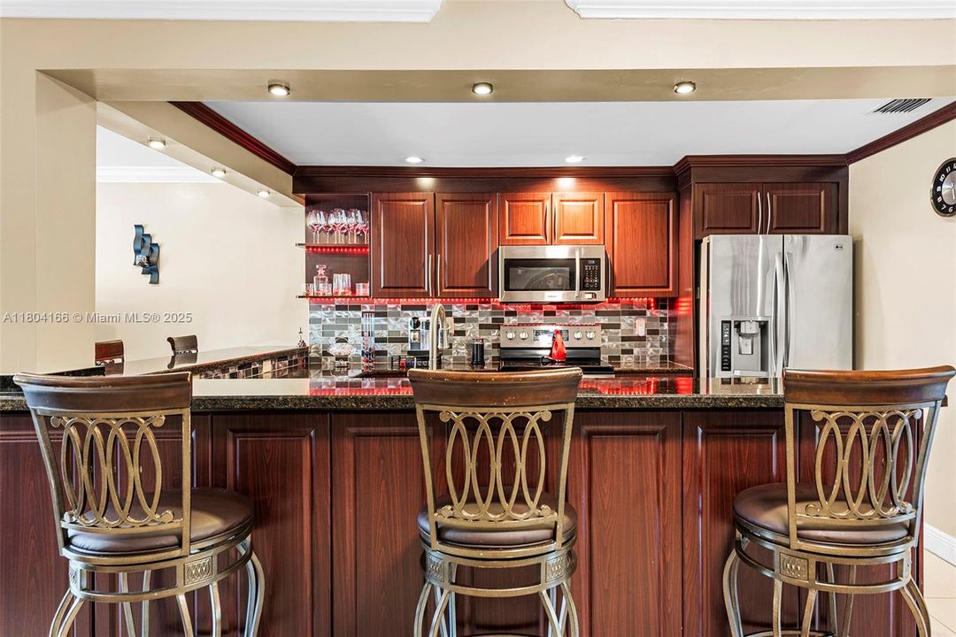 For Sale: $875,000 (3 beds, 3 baths, 1660 Square Feet)