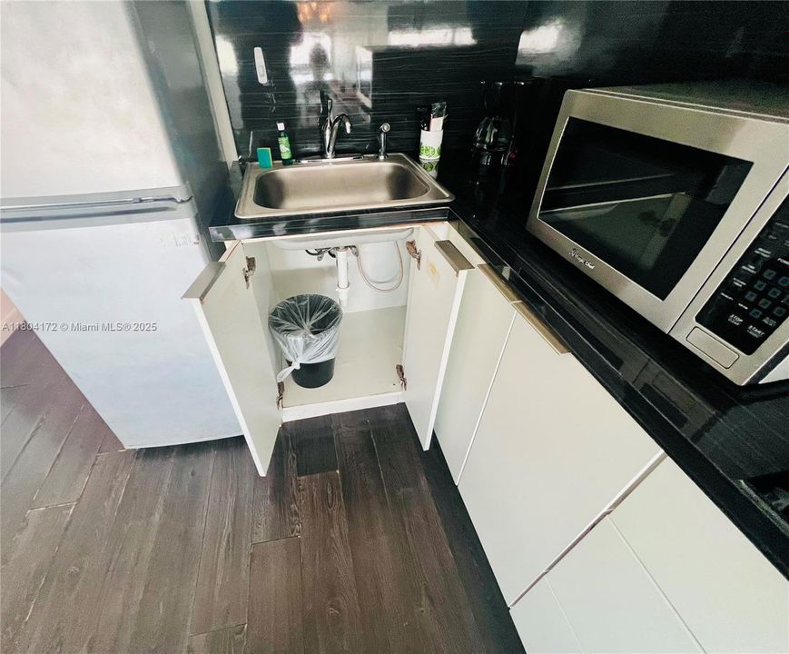 最近售出: $225,000 (0 贝兹, 1 浴室, 350 平方英尺)