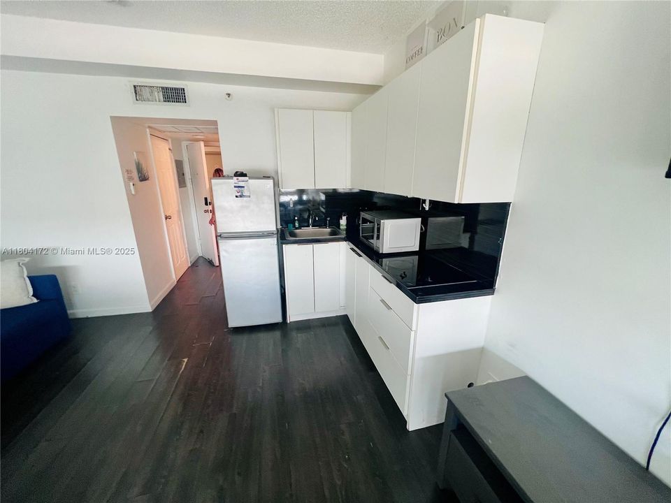 最近售出: $225,000 (0 贝兹, 1 浴室, 350 平方英尺)