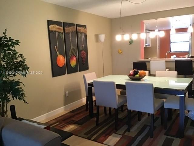 For Sale: $320,000 (2 beds, 2 baths, 1292 Square Feet)