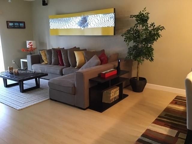 For Sale: $320,000 (2 beds, 2 baths, 1292 Square Feet)