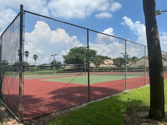 For Sale: $320,000 (2 beds, 2 baths, 1292 Square Feet)