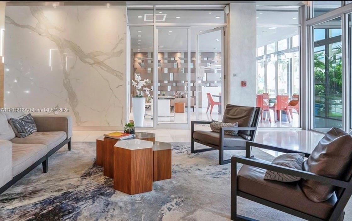 Недавно продано: $920,000 (2 спален, 2 ванн, 1106 Квадратных фут)