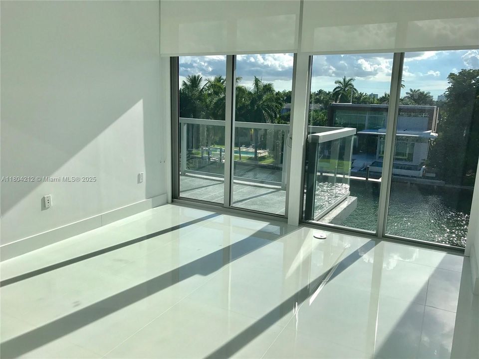 Недавно продано: $920,000 (2 спален, 2 ванн, 1106 Квадратных фут)