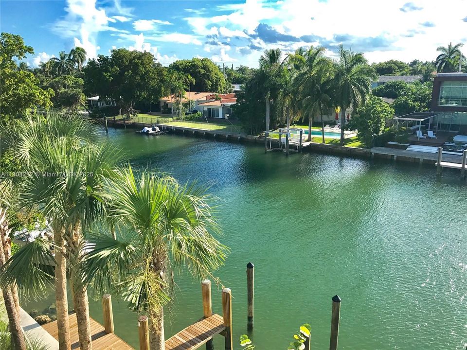 Недавно продано: $920,000 (2 спален, 2 ванн, 1106 Квадратных фут)