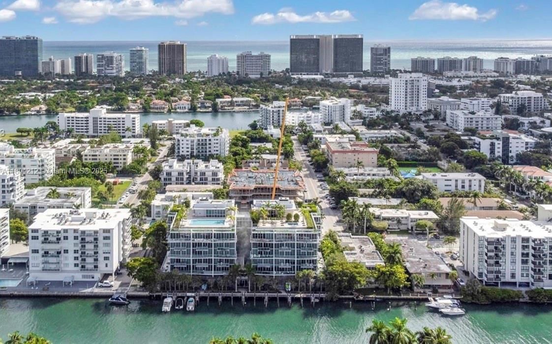 Недавно продано: $920,000 (2 спален, 2 ванн, 1106 Квадратных фут)