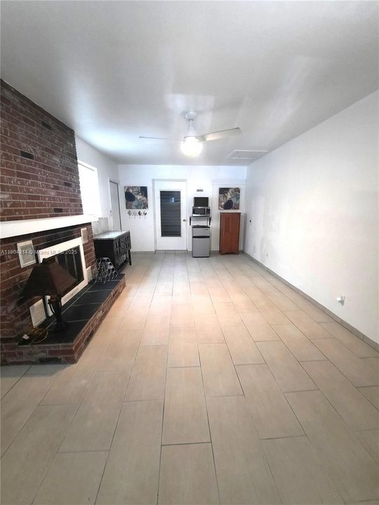 Recently Rented: $1,350 (0 beds, 1 baths, 400 Square Feet)