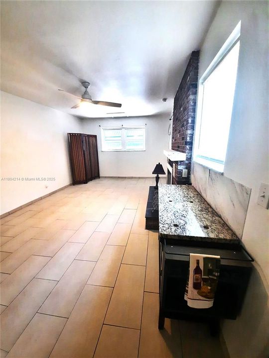 Recently Rented: $1,350 (0 beds, 1 baths, 400 Square Feet)