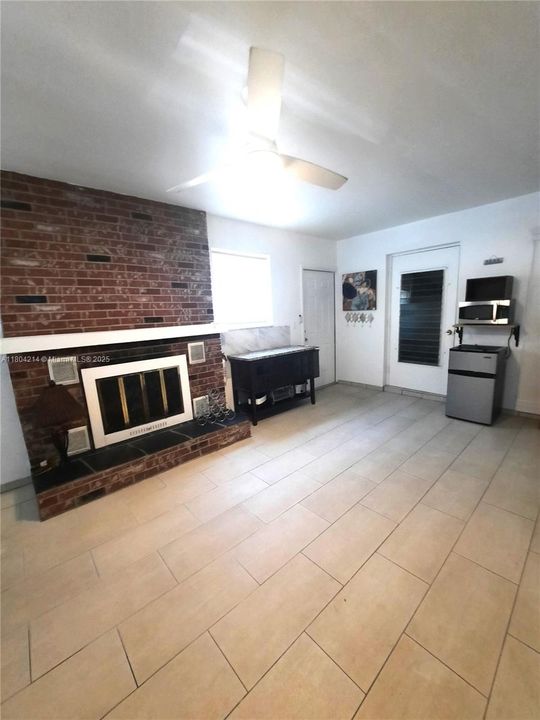 Recently Rented: $1,350 (0 beds, 1 baths, 400 Square Feet)
