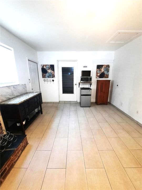 Recently Rented: $1,350 (0 beds, 1 baths, 400 Square Feet)