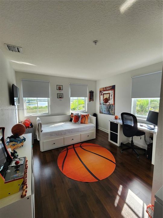 Recently Rented: $2,500 (2 beds, 2 baths, 1205 Square Feet)