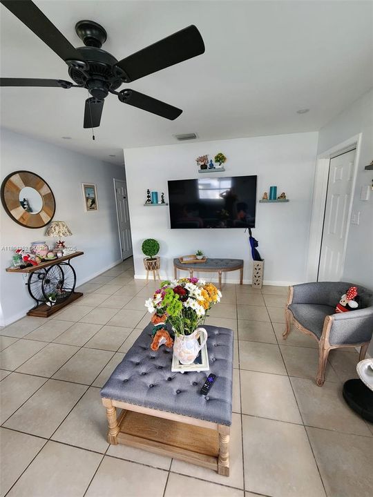 待售: $280,000 (3 贝兹, 2 浴室, 1313 平方英尺)