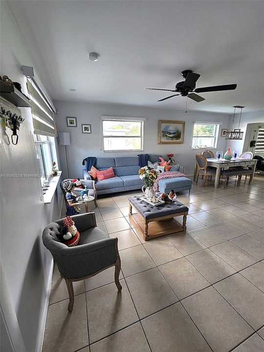 待售: $280,000 (3 贝兹, 2 浴室, 1313 平方英尺)