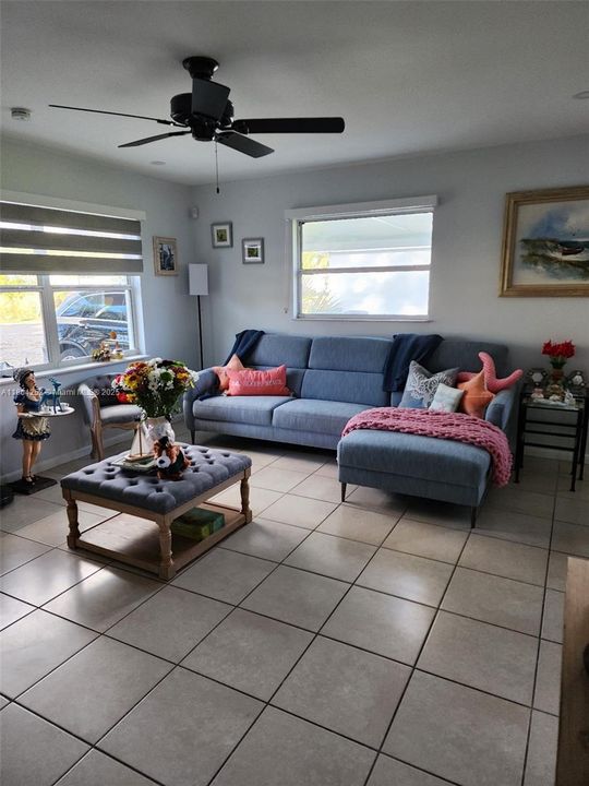 待售: $280,000 (3 贝兹, 2 浴室, 1313 平方英尺)