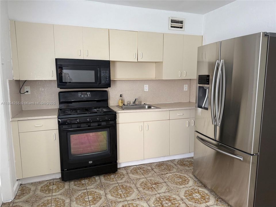 Vendido Recientemente: $1,250,000 (0 camas, 0 baños, 2420 Pies cuadrados)