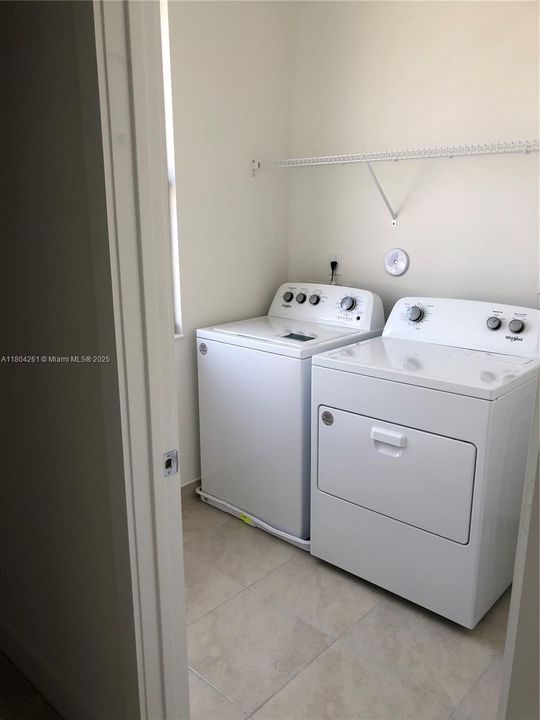 Recientemente alquilado: $2,200 (3 camas, 2 baños, 1933 Pies cuadrados)