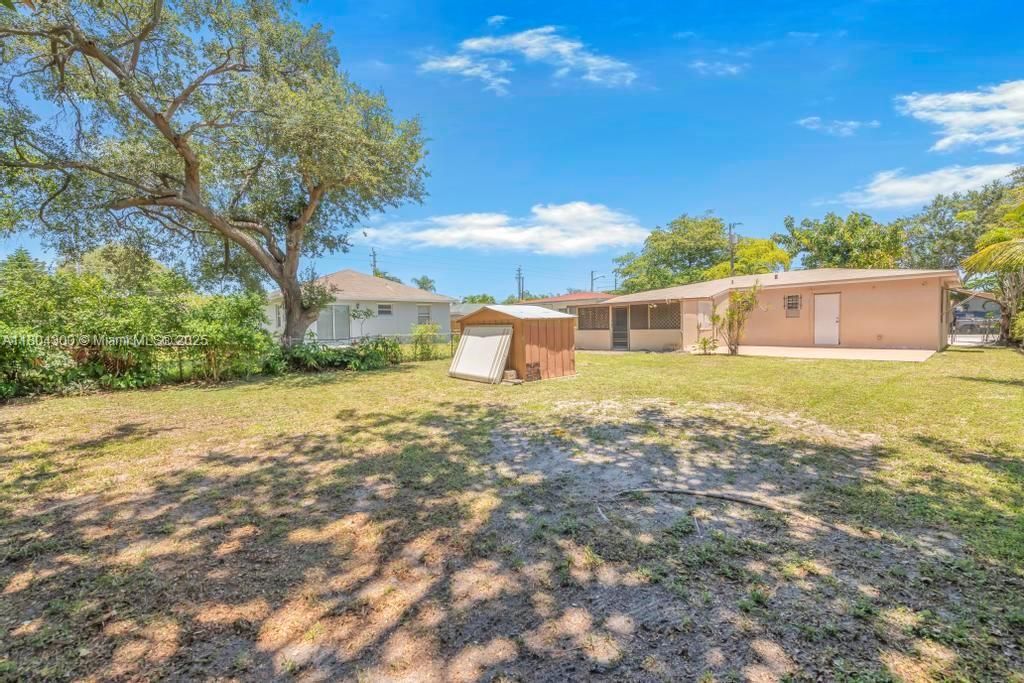 最近售出: $465,000 (3 贝兹, 2 浴室, 1328 平方英尺)