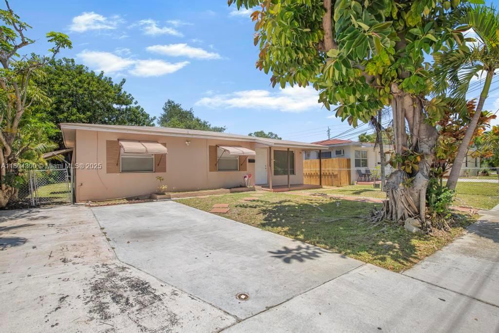 最近售出: $465,000 (3 贝兹, 2 浴室, 1328 平方英尺)