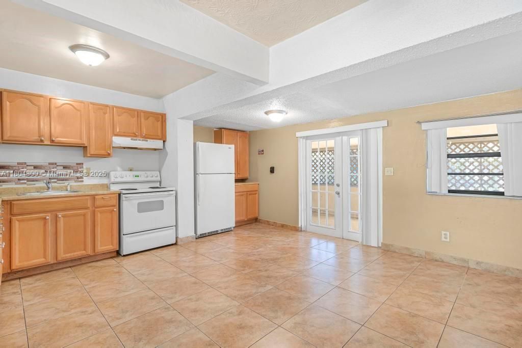 最近售出: $465,000 (3 贝兹, 2 浴室, 1328 平方英尺)