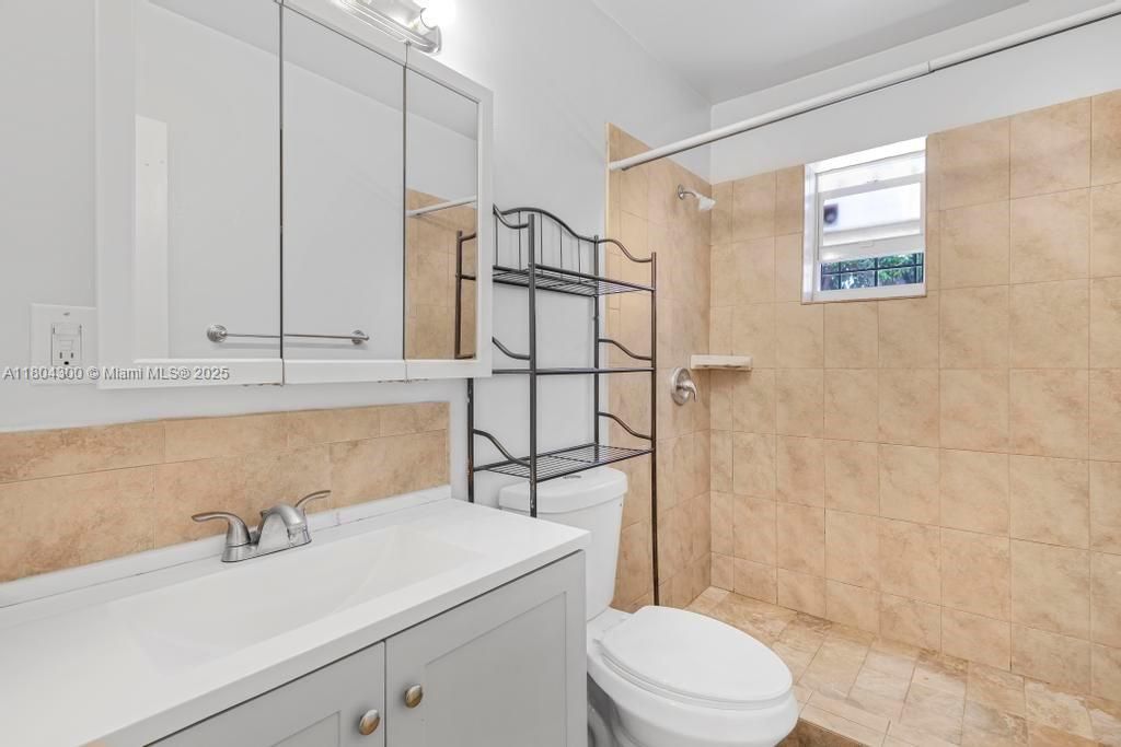 最近售出: $465,000 (3 贝兹, 2 浴室, 1328 平方英尺)