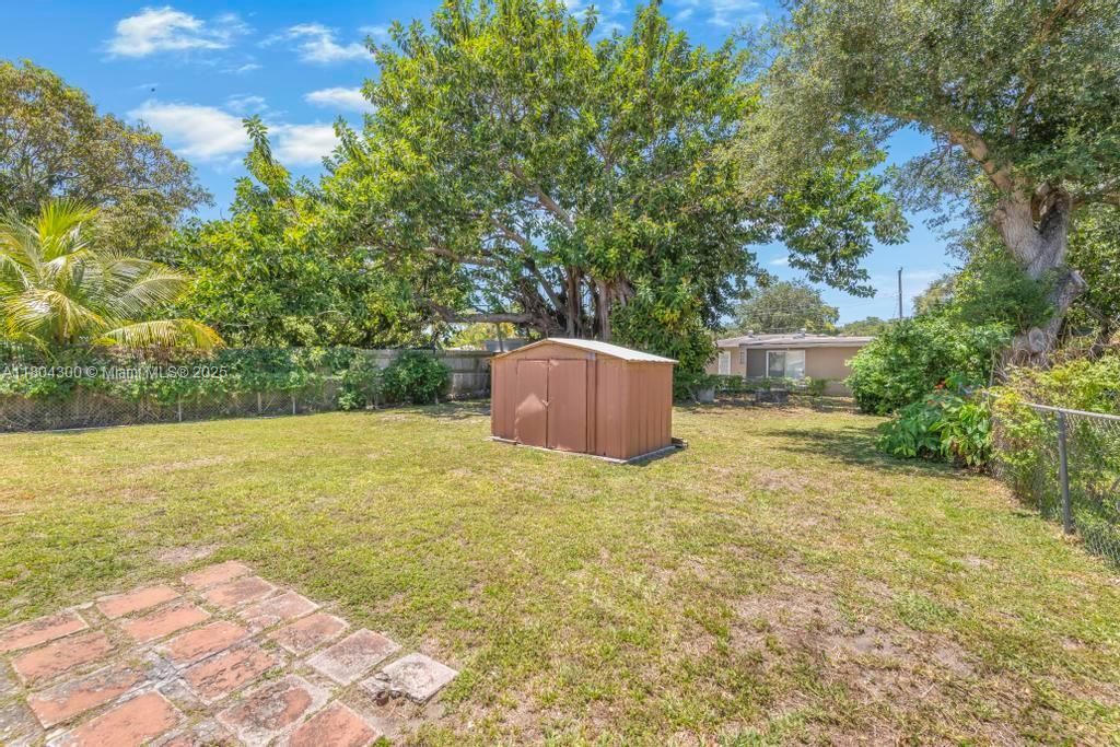 最近售出: $465,000 (3 贝兹, 2 浴室, 1328 平方英尺)