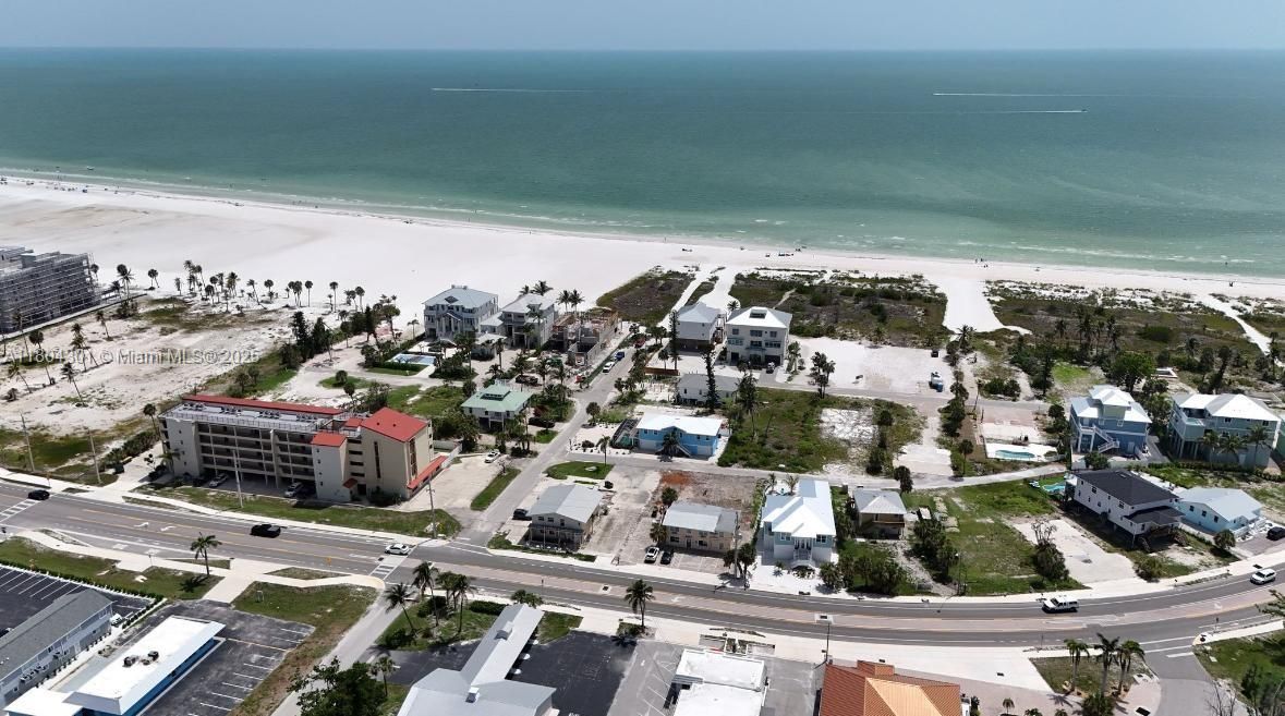 待售: $725,000 (0.13 acres)