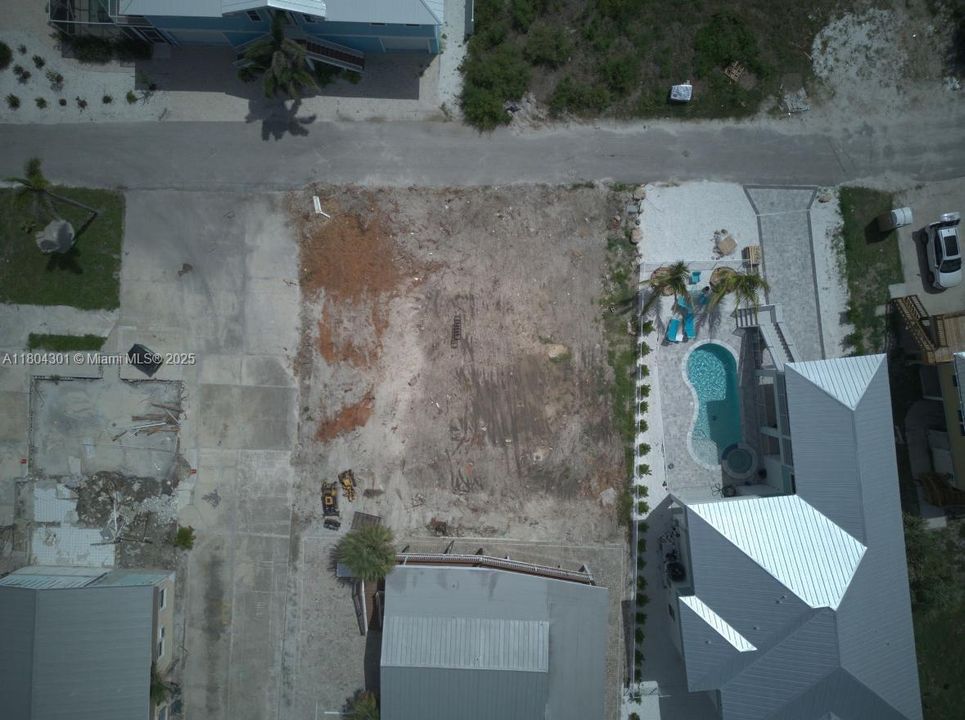 待售: $725,000 (0.13 acres)