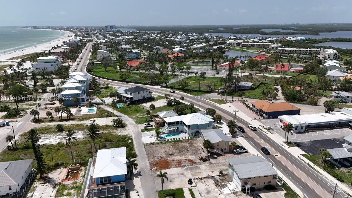 待售: $725,000 (0.13 acres)